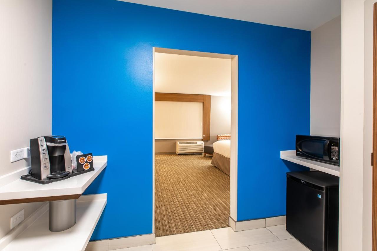 Holiday Inn Express & Suites Greenville S - Piedmont By Ihg Exterior photo