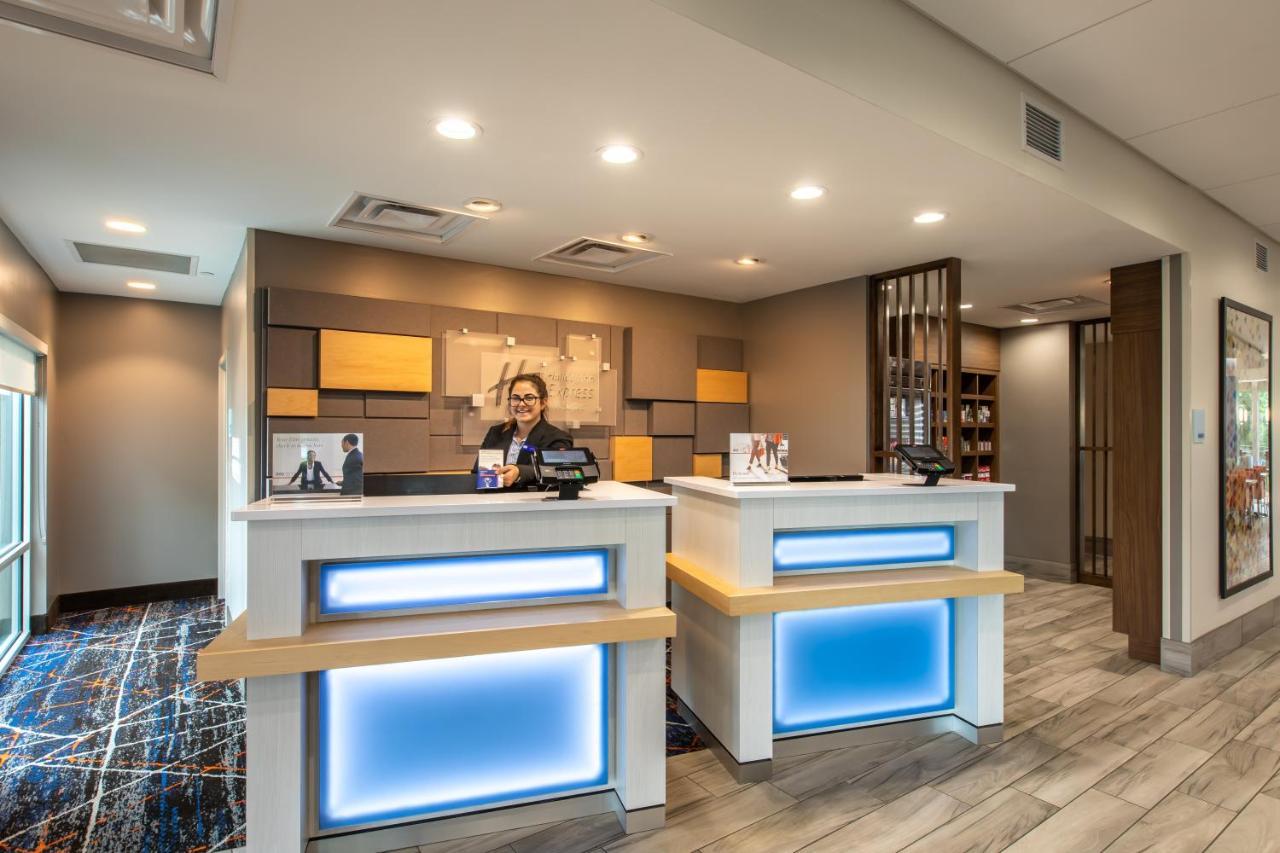 Holiday Inn Express & Suites Greenville S - Piedmont By Ihg Exterior photo